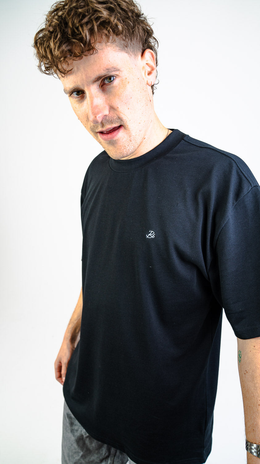 Bay | 6ix Stark T-Shirt Black.