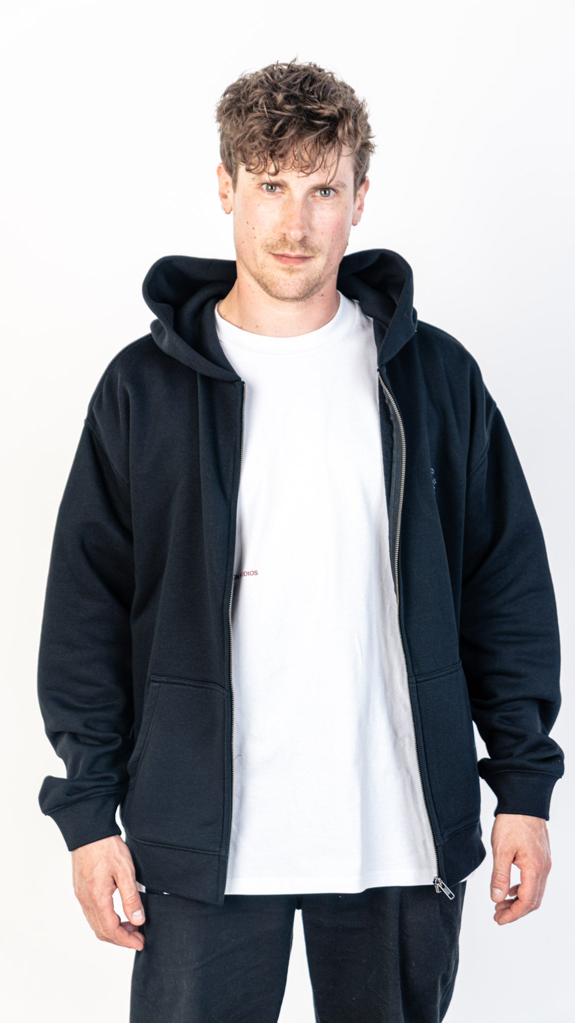 Bay | 6ix Studio Fit Zip Black