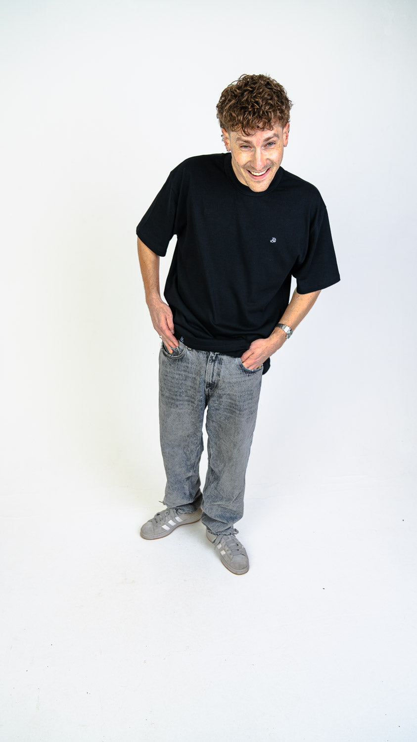 Bay | 6ix Stark T-Shirt Black.